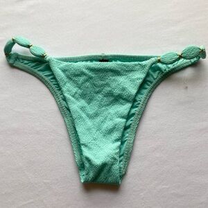 Vix: Lizzy T‎ Back-Lizzy
Bikini bottom